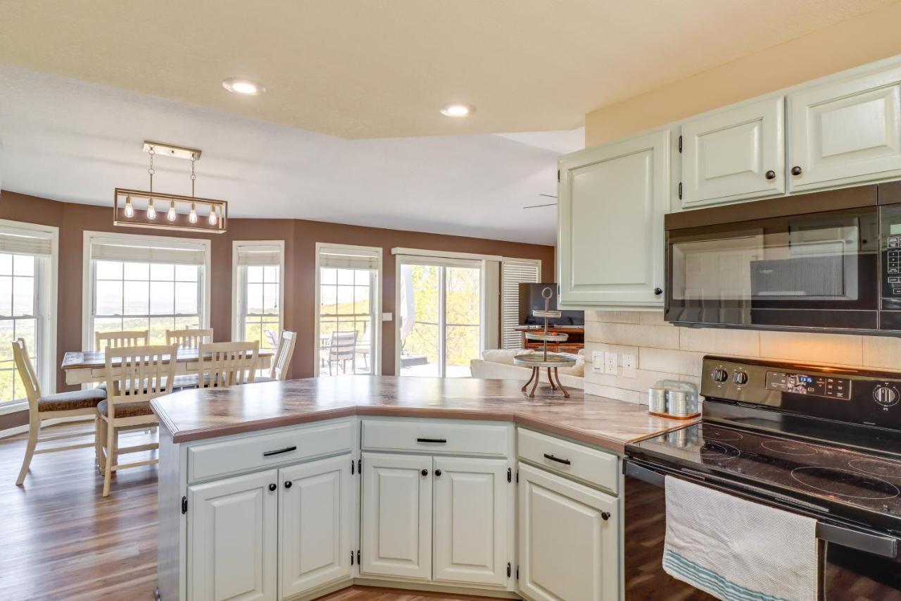 Charming Edgemont Home With Deck And Lake Views! Fairfield Bay Exterior foto